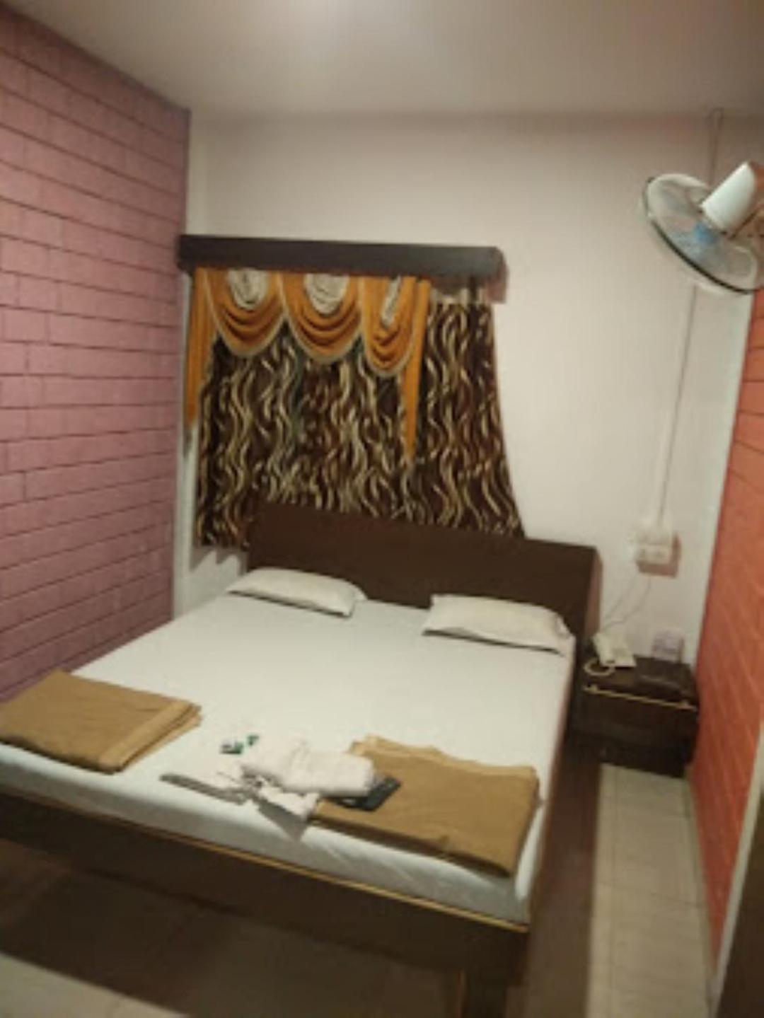 Hotel Maratha Palace,Satara Exterior foto